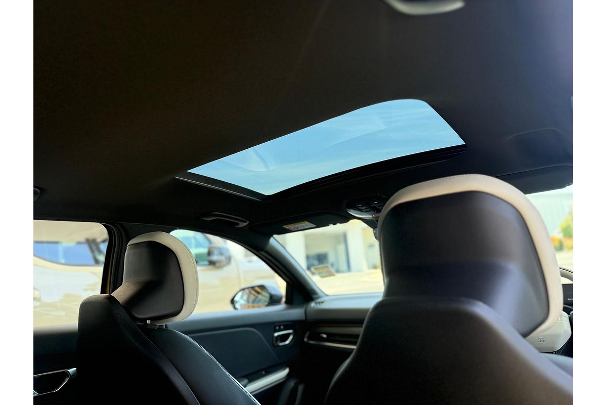 2025 Kia K4 GT-Line CL4m