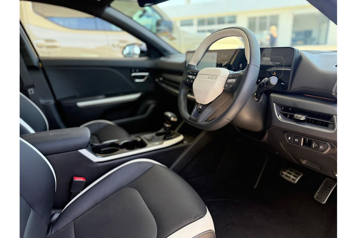 2025 Kia K4 GT-Line CL4m