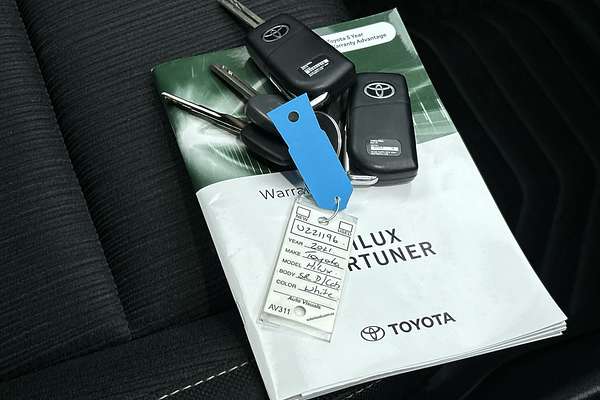 2021 Toyota Hilux SR GUN126R 4X4 thumb-21