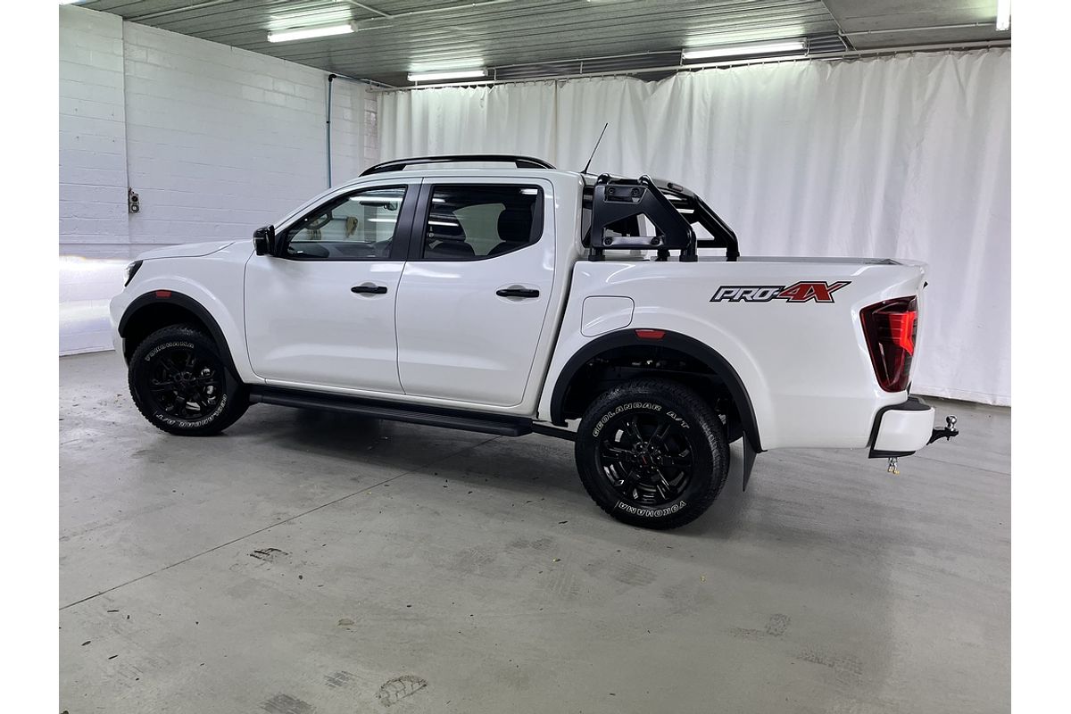 Nissan NAVARA 4X4 2.3 DSL AUTO DC P4X Nissan NAVARA 4X4 2.3 DSL AUTO DC P4X