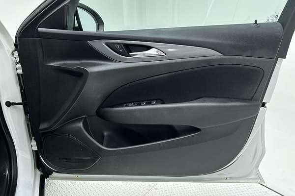 2018 Holden Commodore LT ZB thumb-18