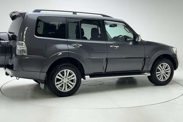 2019 Mitsubishi Pajero GLX NX thumb-2