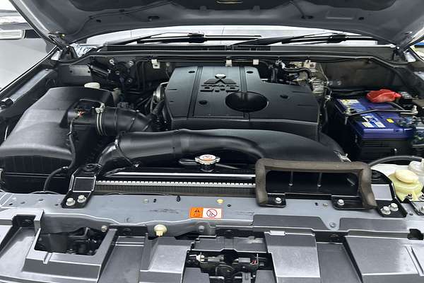 2019 Mitsubishi Pajero GLX NX thumb-10