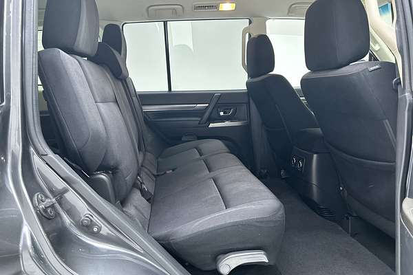 2019 Mitsubishi Pajero GLX NX thumb-11