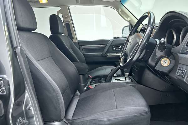 2019 Mitsubishi Pajero GLX NX thumb-12