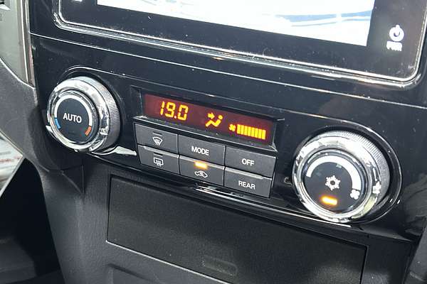 2019 Mitsubishi Pajero GLX NX thumb-16