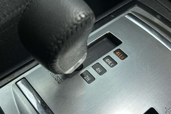 2019 Mitsubishi Pajero GLX NX thumb-17