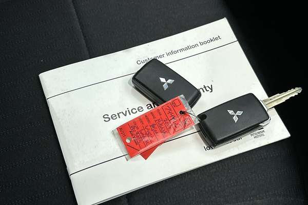 2019 Mitsubishi Pajero GLX NX thumb-22