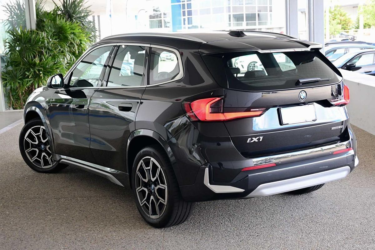 2025 BMW iX1 eDrive20 xLine U11