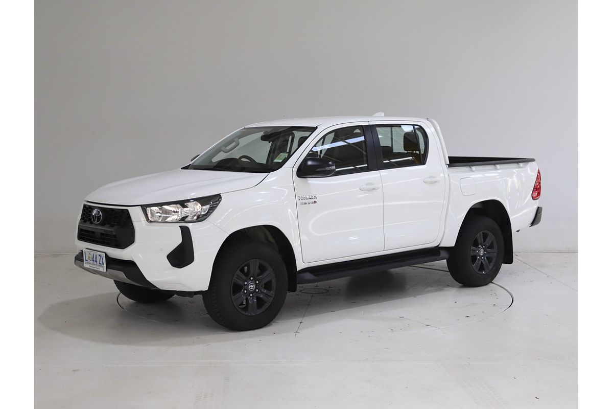 Hilux 4x4 SR 2.8L T Diesel Automatic Double Cab Hilux 4x4 SR 2.8L T Diesel Automatic Double Cab
