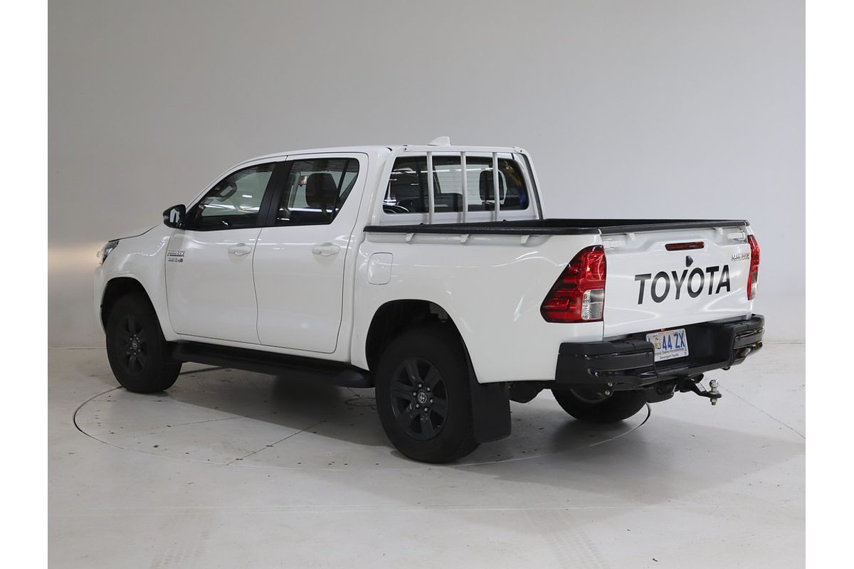 Hilux 4x4 SR 2.8L T Diesel Automatic Double Cab Hilux 4x4 SR 2.8L T Diesel Automatic Double Cab