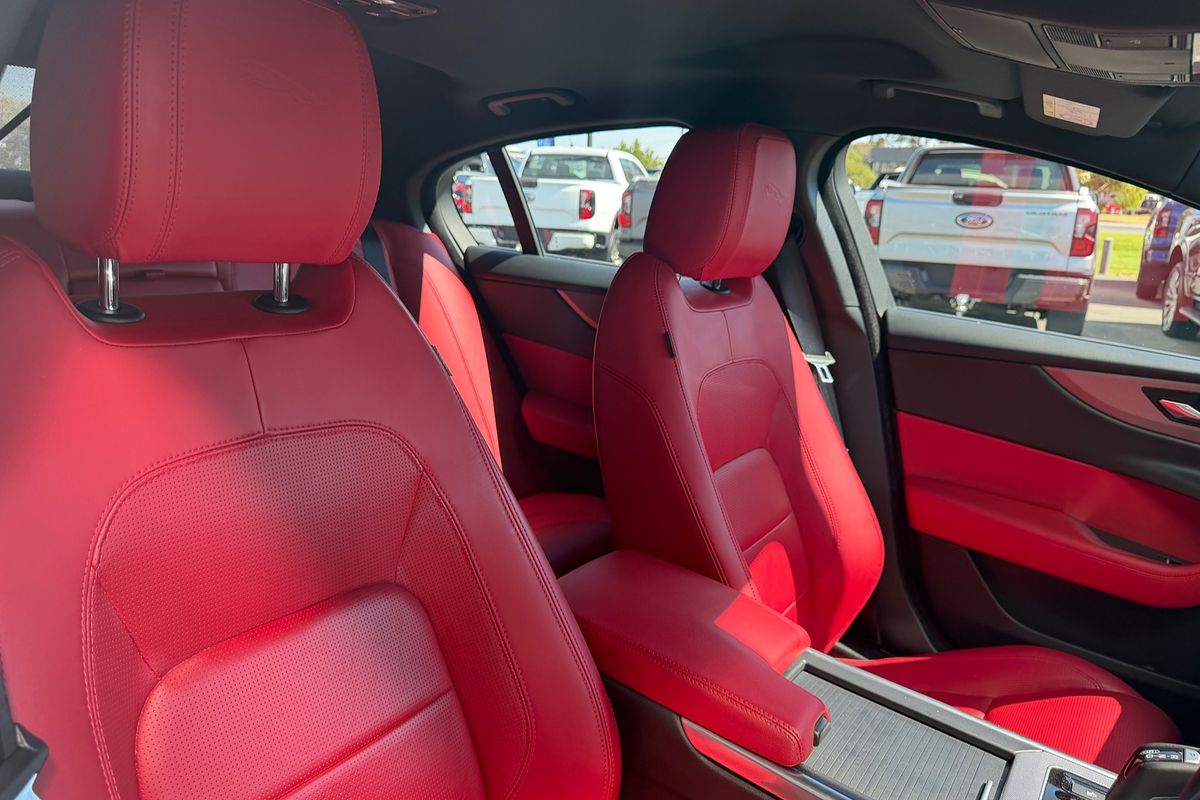 2019 Jaguar XE P300 R-Dynamic HSE X760