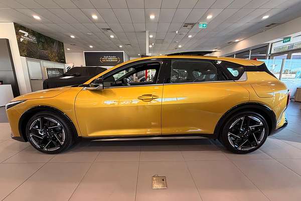 2025 Kia K4 GT-Line CL4m thumb-3