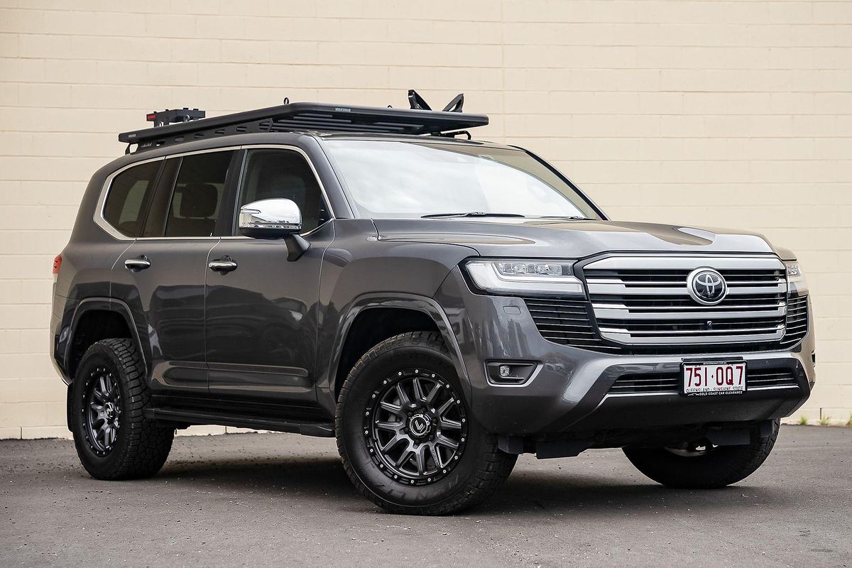 2024 Toyota Landcruiser Sahara FJA300R