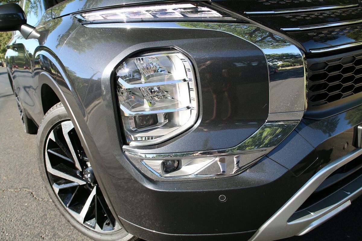 2024 Mitsubishi Outlander Exceed ZM