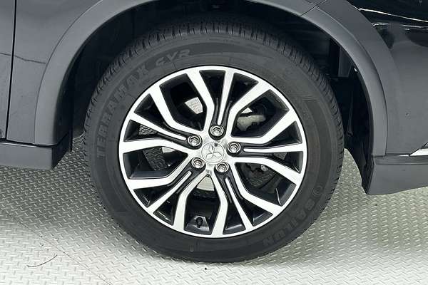 2015 Mitsubishi Outlander LS ZK thumb-9