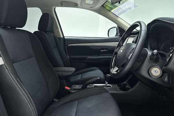 2015 Mitsubishi Outlander LS ZK thumb-12