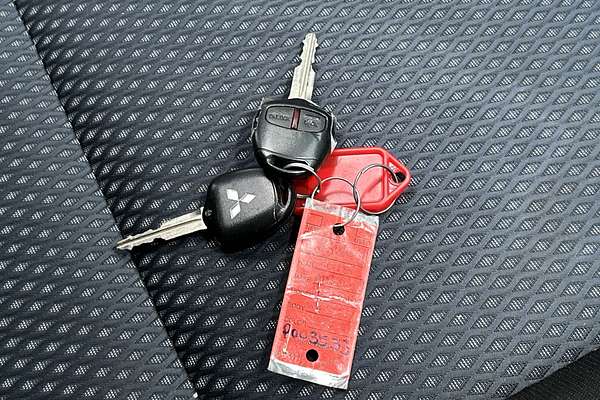 2015 Mitsubishi Outlander LS ZK thumb-22