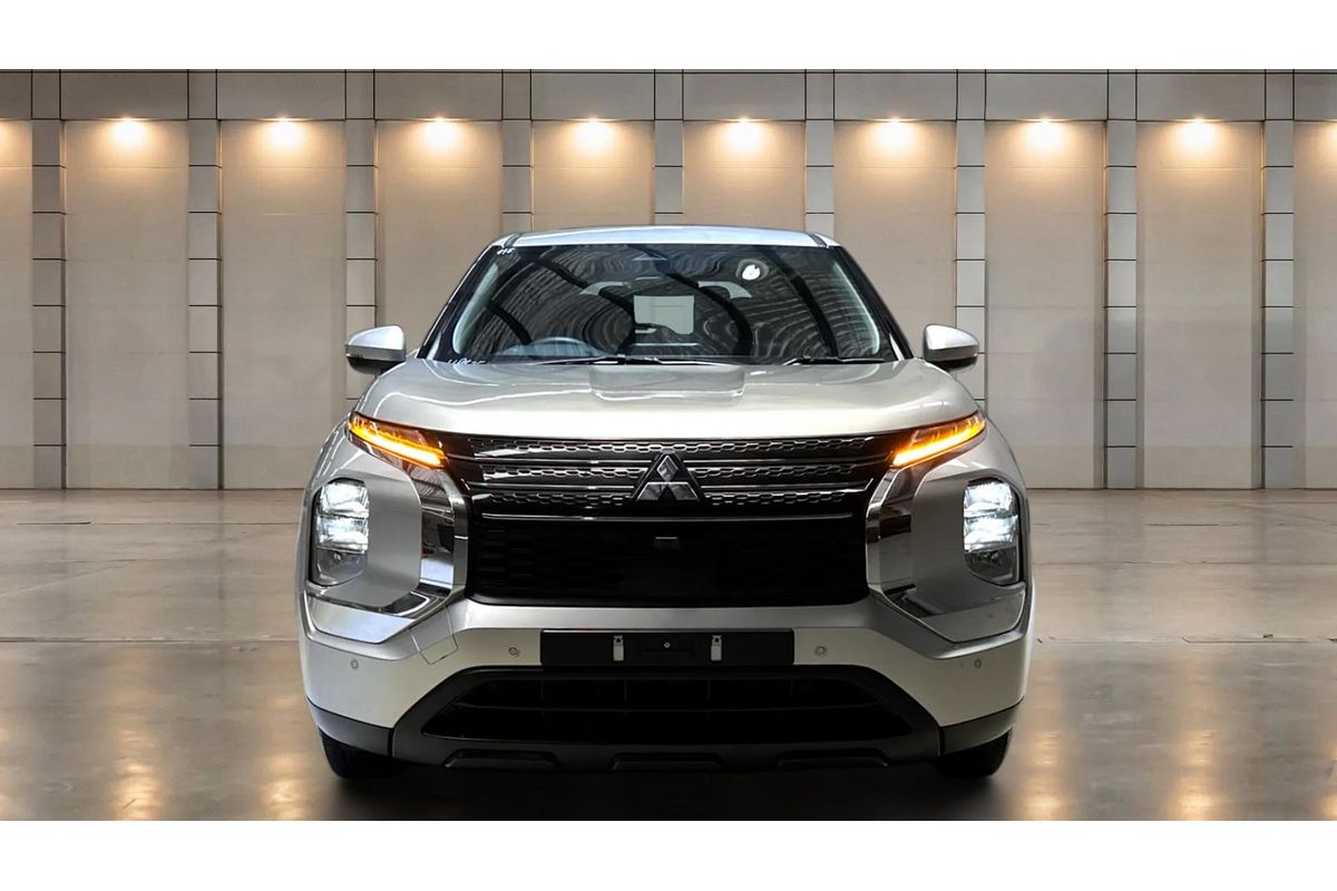 2023 Mitsubishi Outlander ES ZM