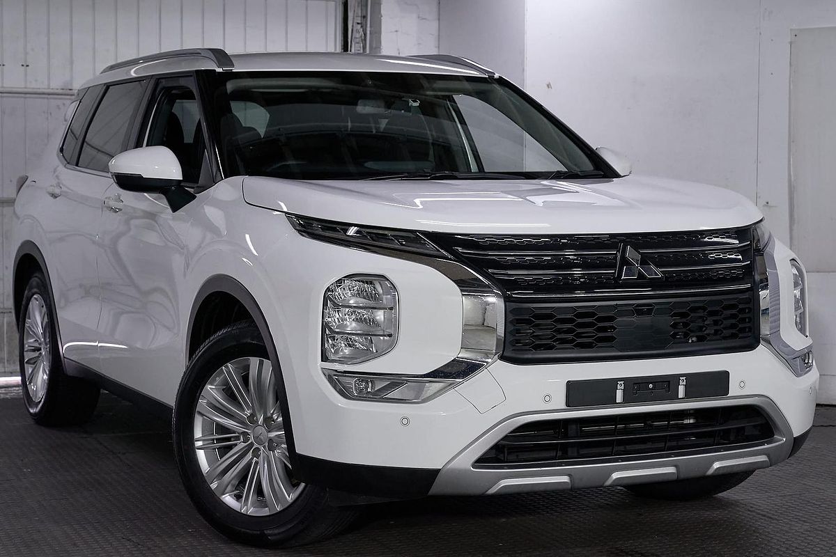 2024 Mitsubishi Outlander LS ZM