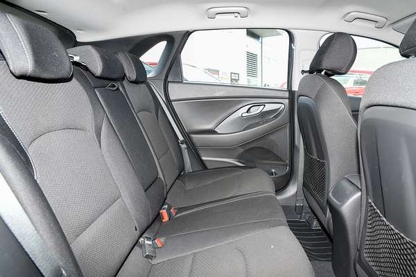 2017 Hyundai i30 Active PD thumb-8