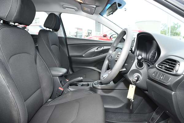 2017 Hyundai i30 Active PD thumb-9