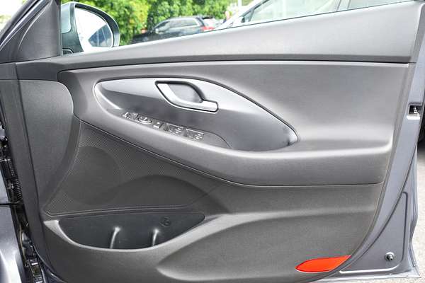 2017 Hyundai i30 Active PD thumb-15