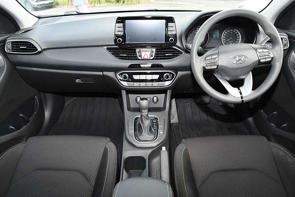 2017 Hyundai i30 Active PD thumb-16