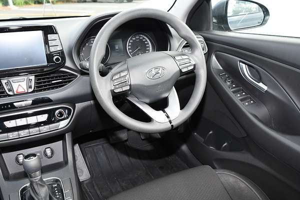 2017 Hyundai i30 Active PD thumb-17