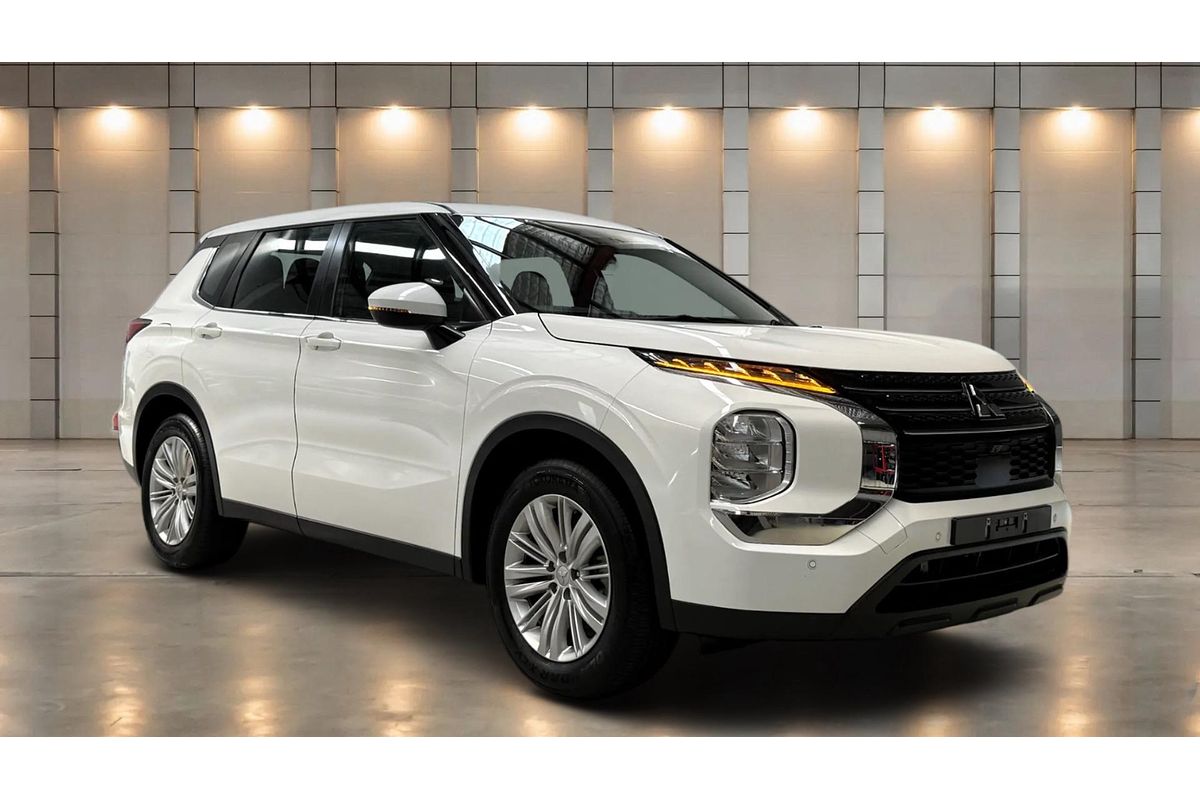 2023 Mitsubishi Outlander ES ZM