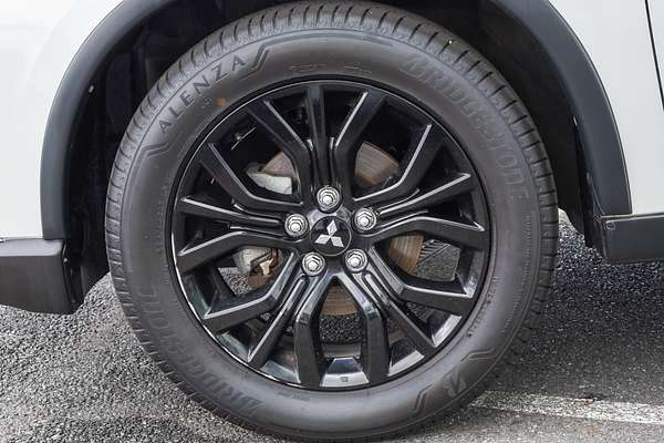 2018 Mitsubishi Outlander Black Edition ZL thumb-3