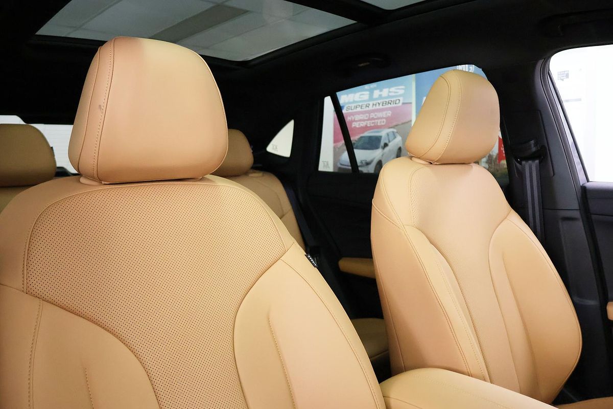 2025 MG HS Essence AS33