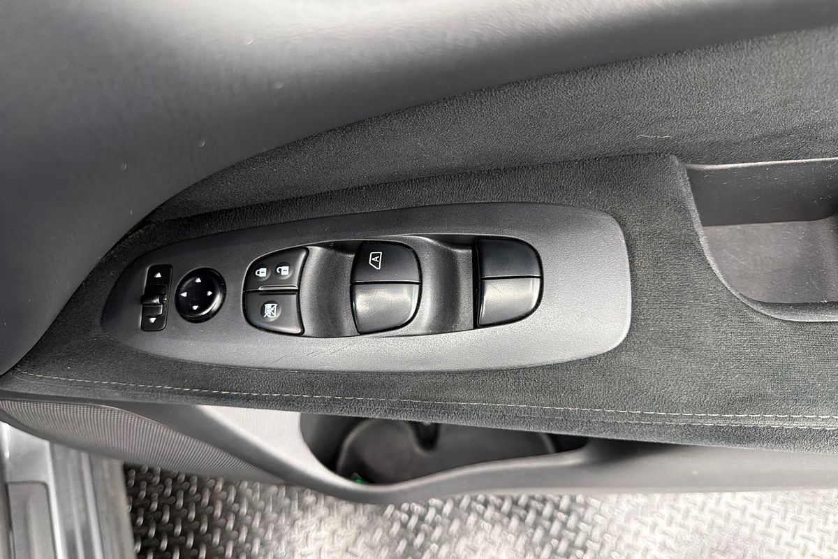 2015 Nissan Pathfinder ST R52