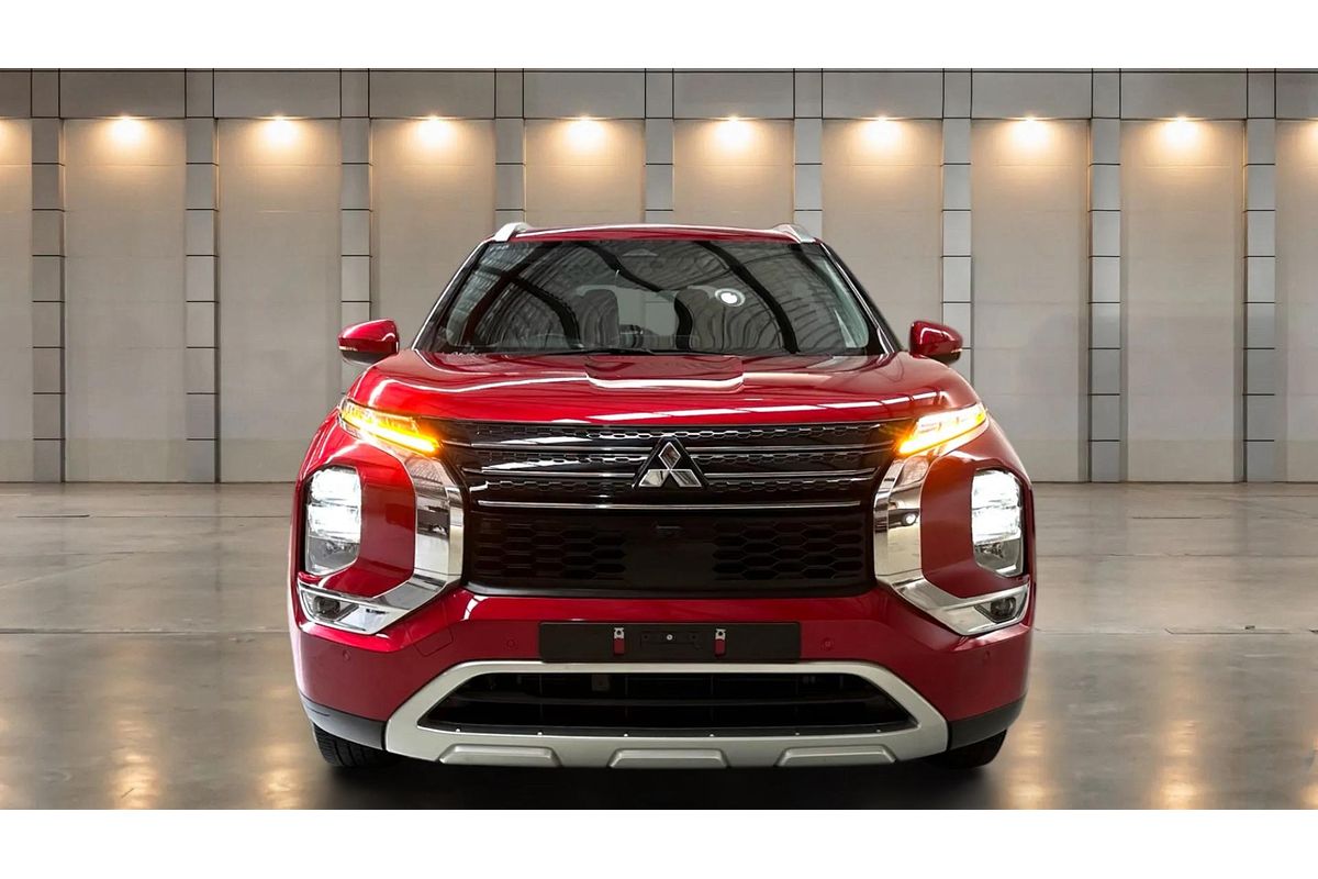 2023 Mitsubishi Outlander LS ZM
