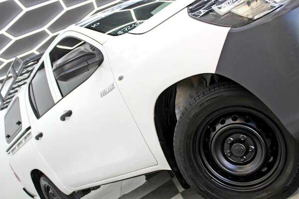 2017 Toyota HILUX WORKMATE DUAL CAB GUN122R