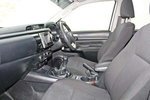 2017 Toyota HILUX WORKMATE DUAL CAB GUN122R