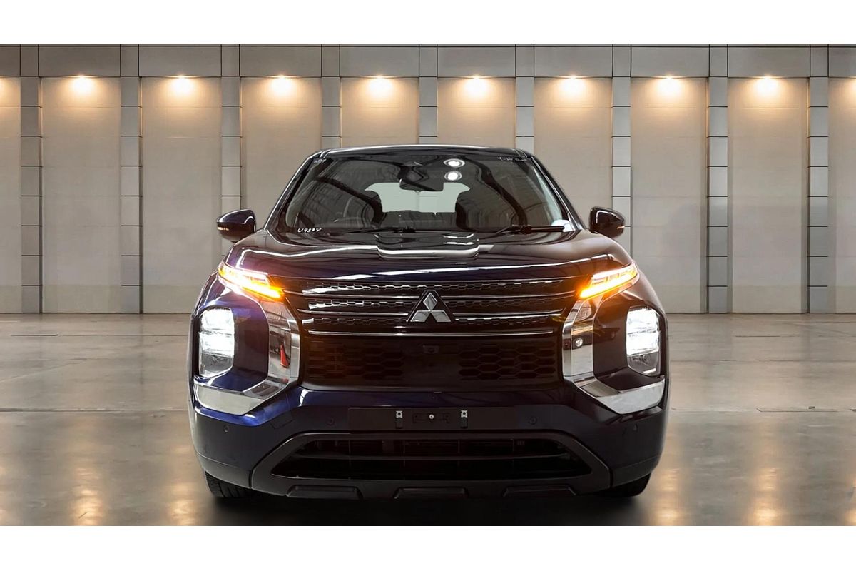 2023 Mitsubishi Outlander ES ZM