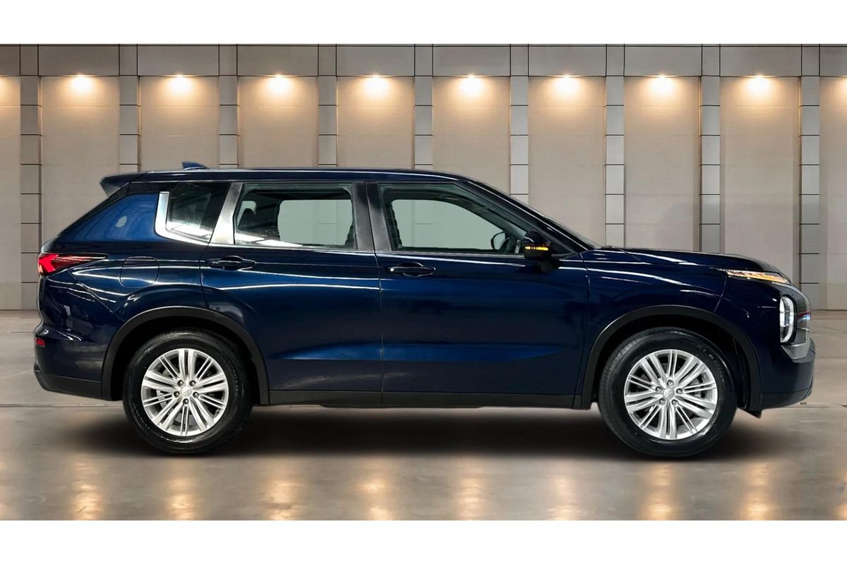 2023 Mitsubishi Outlander ES ZM