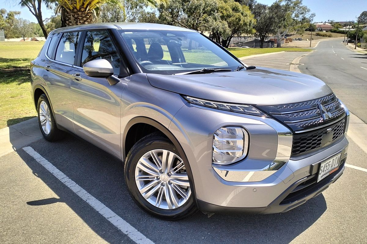 2023 Mitsubishi Outlander ES ZM