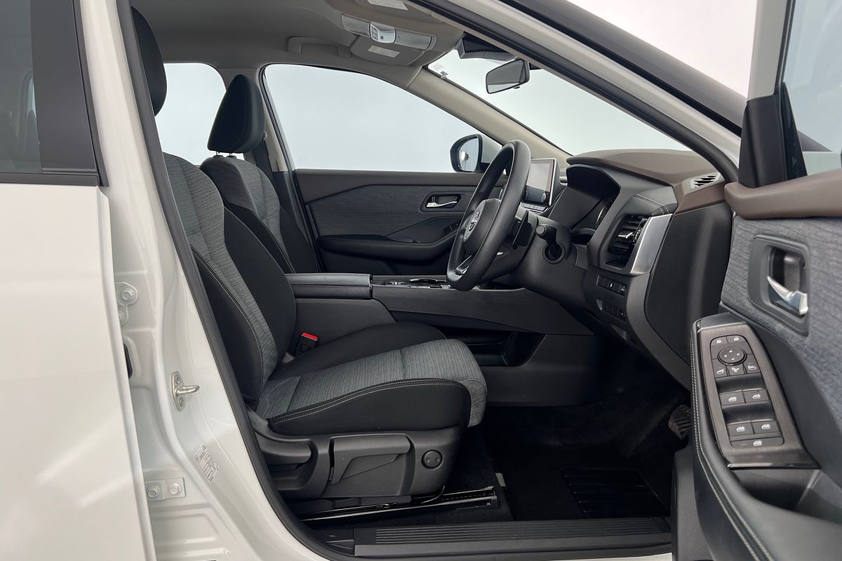 2024 Nissan X-TRAIL ST T33