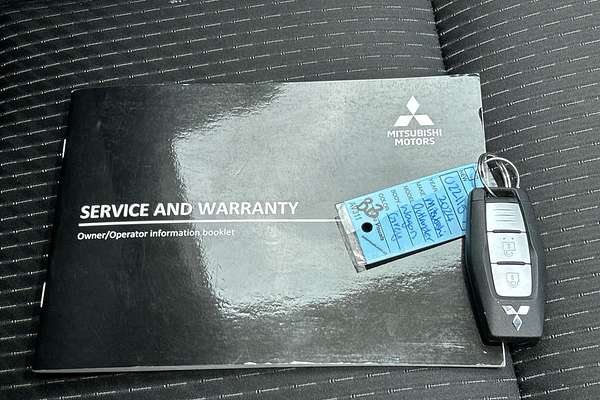 2024 Mitsubishi Outlander ES ZM thumb-22