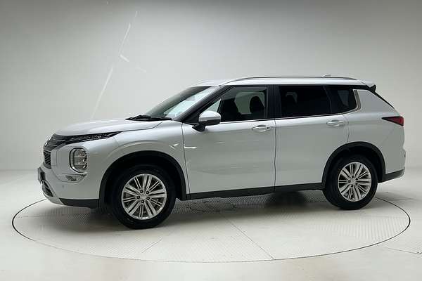 2024 Mitsubishi Outlander LS ZM thumb-3