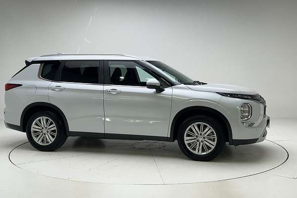 2024 Mitsubishi Outlander LS ZM thumb-8