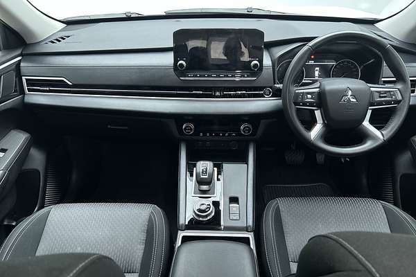 2024 Mitsubishi Outlander LS ZM thumb-19