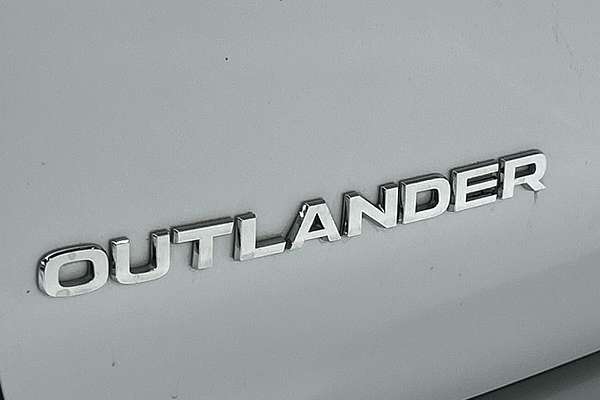 2024 Mitsubishi Outlander LS ZM thumb-21