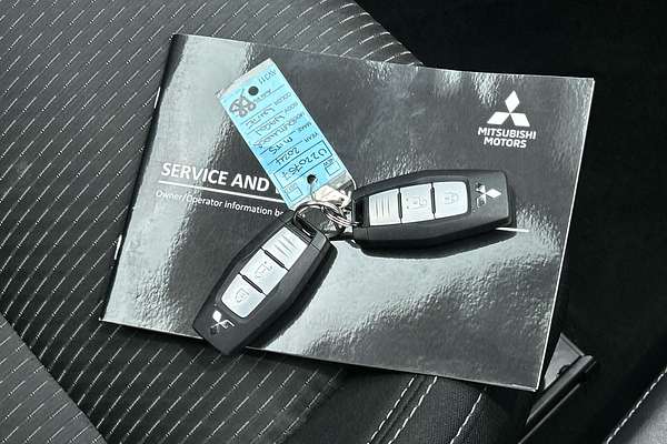 2024 Mitsubishi Outlander LS ZM thumb-22