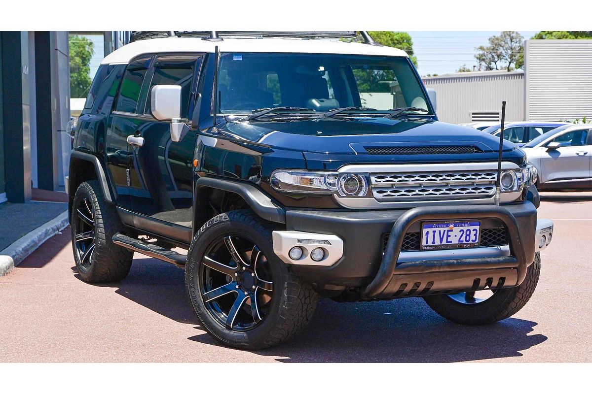 2013 Toyota FJ Cruiser  GSJ15R