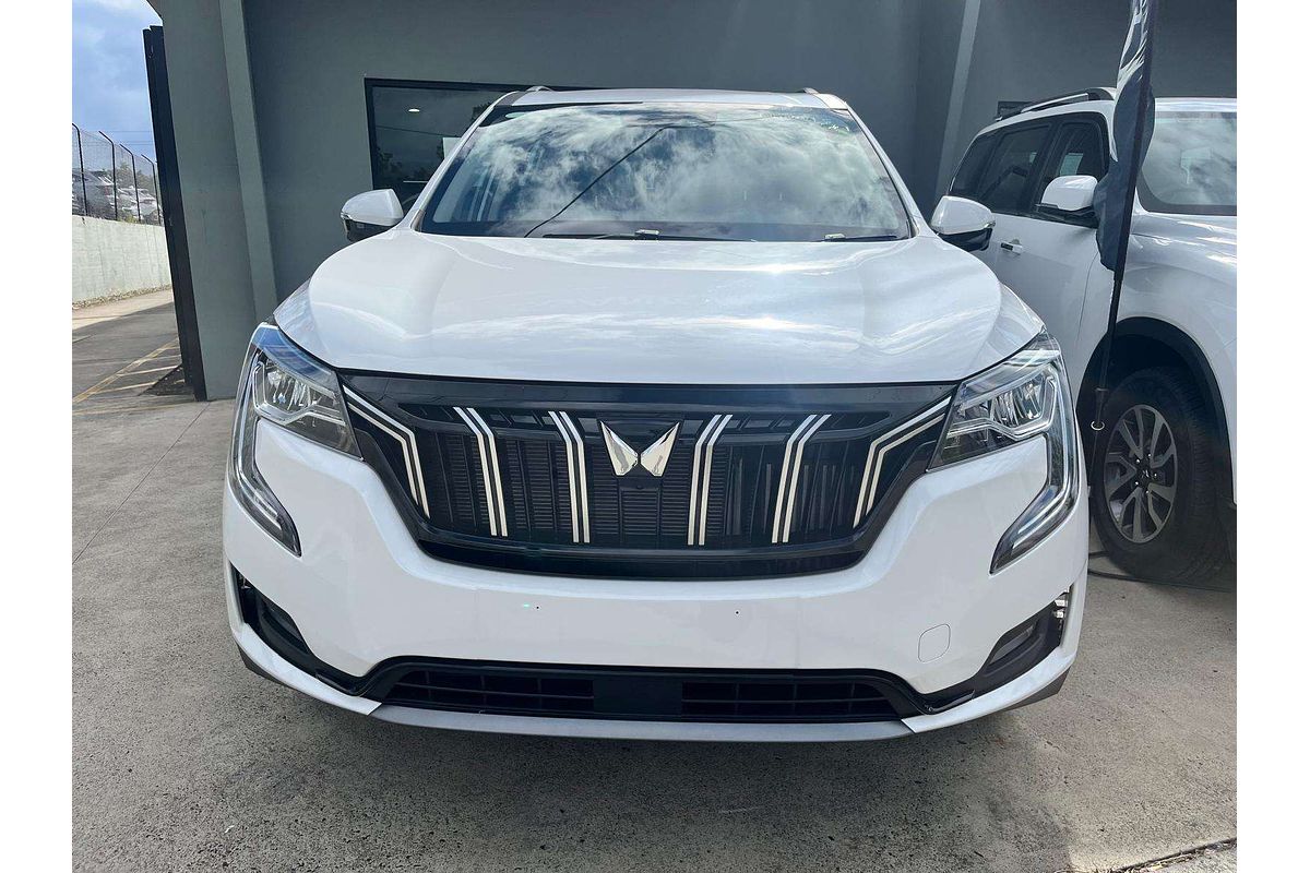 2025 Mahindra XUV700