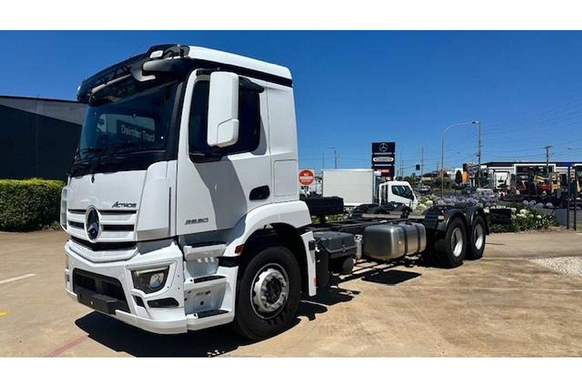 2025 Mercedes-Benz 2630 Pure