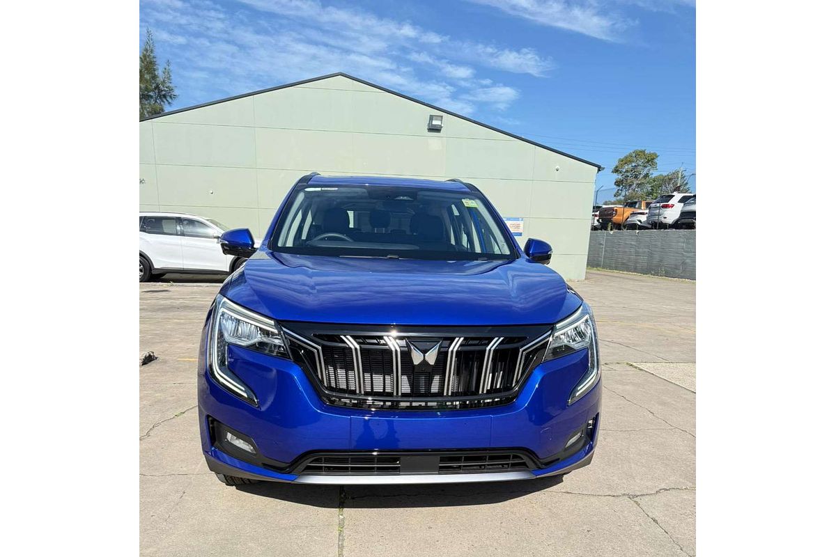 2025 Mahindra XUV700